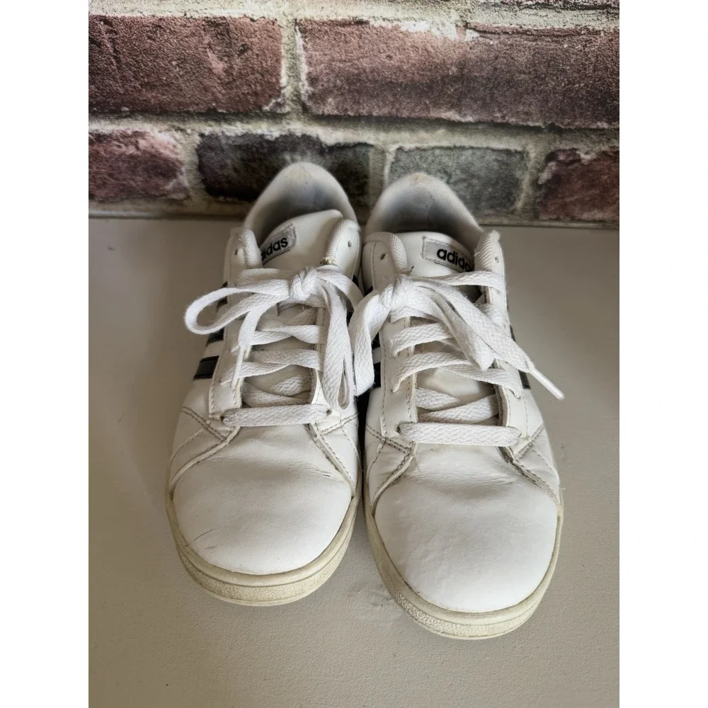 adidas White Black Low Top Leather Athletic Sneakers AW4299 Lace Up